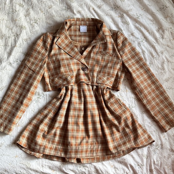 Dresses & Skirts - Plaid mini dress cropped blazer set size small in great condition